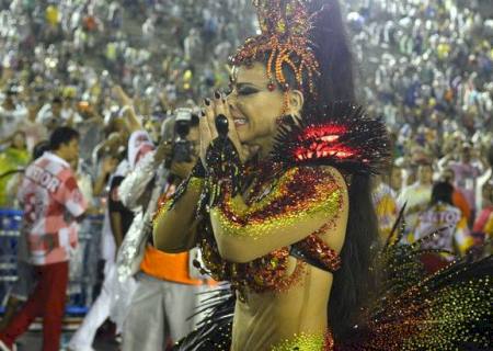 Viviane Araújo fala sobre choro em desfile: ''Foi muita emoção''