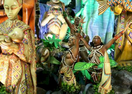Beija-Flor: Resgate da alma africana marcou o desfile