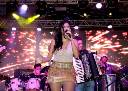 Sol Garcia brilha em show de estreia no Carnaval de Salvador
