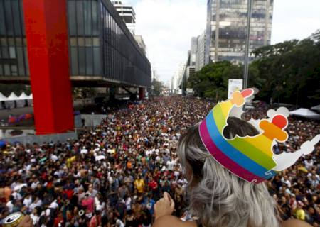 Parada do Orgulho LGBT lota Avenida Paulista