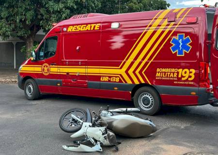 Motociclista fica ferida em colisão com carro na região central de Nova Andradina
